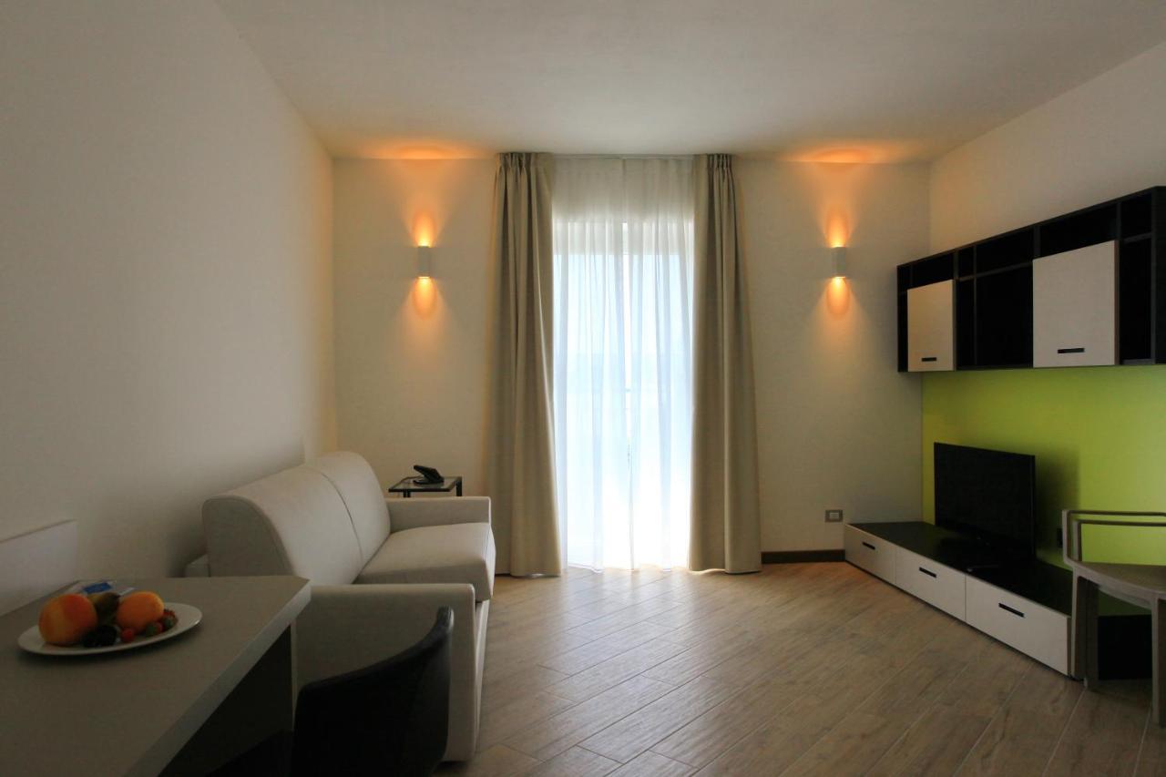 Hotel Ponti Анджера Екстериор снимка