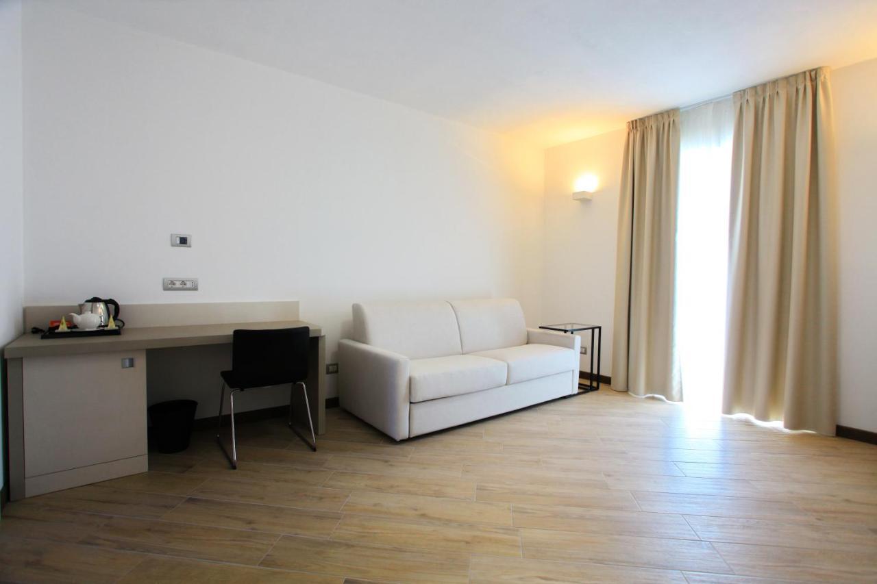 Hotel Ponti Анджера Екстериор снимка