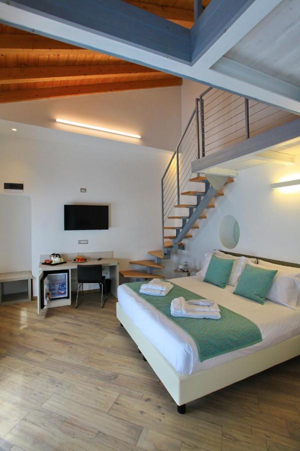 Hotel Ponti Анджера Екстериор снимка